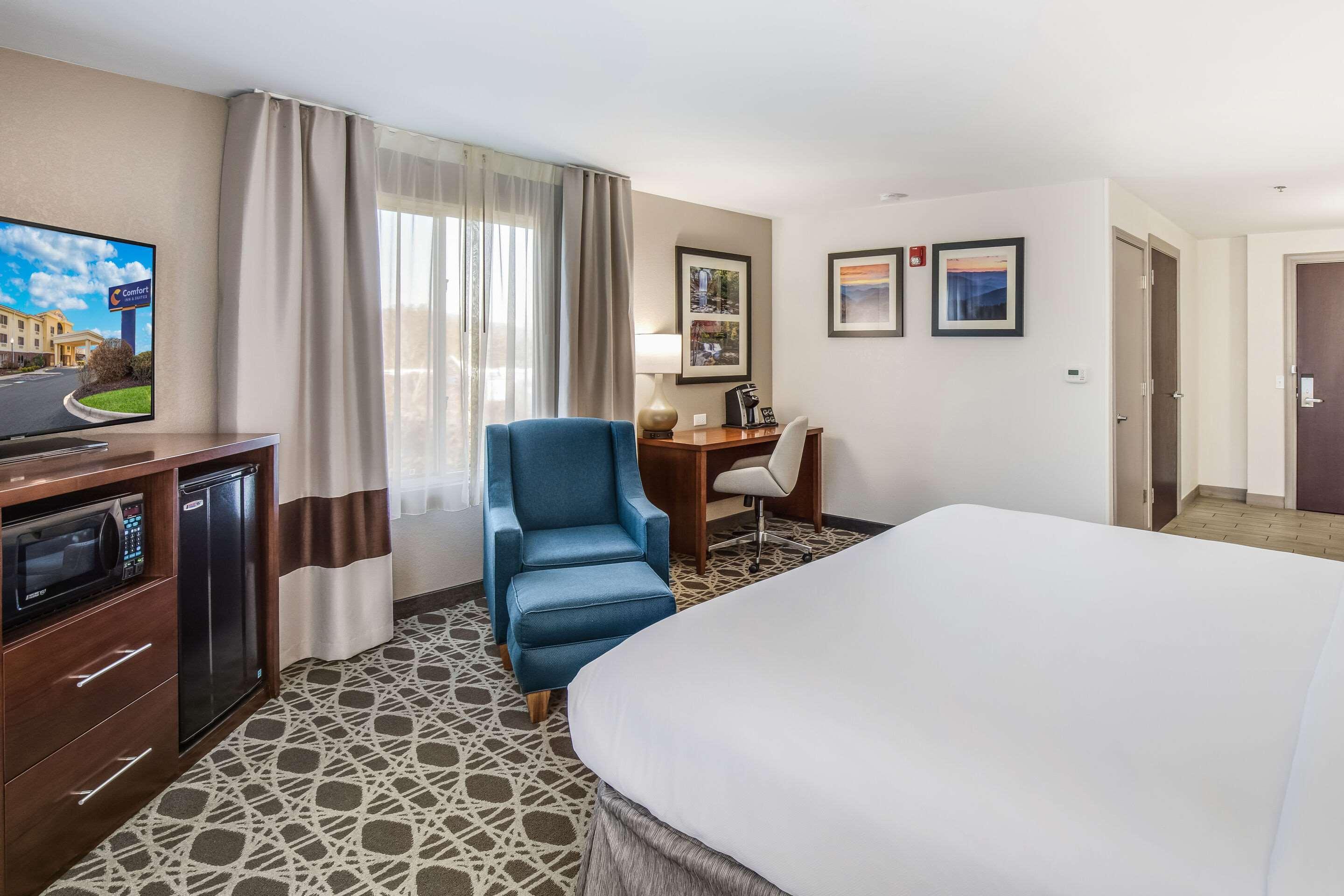 Comfort Inn & Suites Бревард Екстер'єр фото