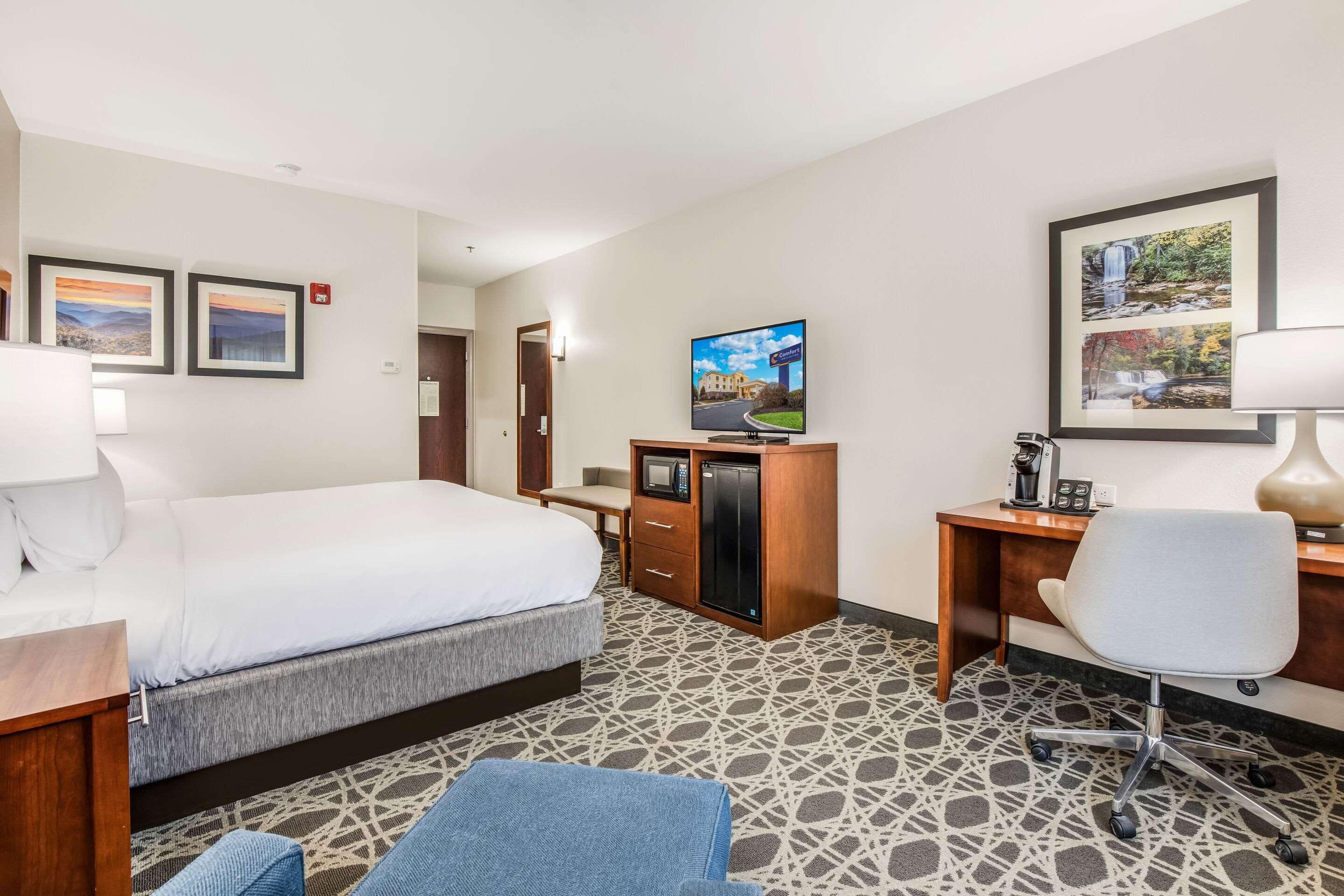 Comfort Inn & Suites Бревард Екстер'єр фото