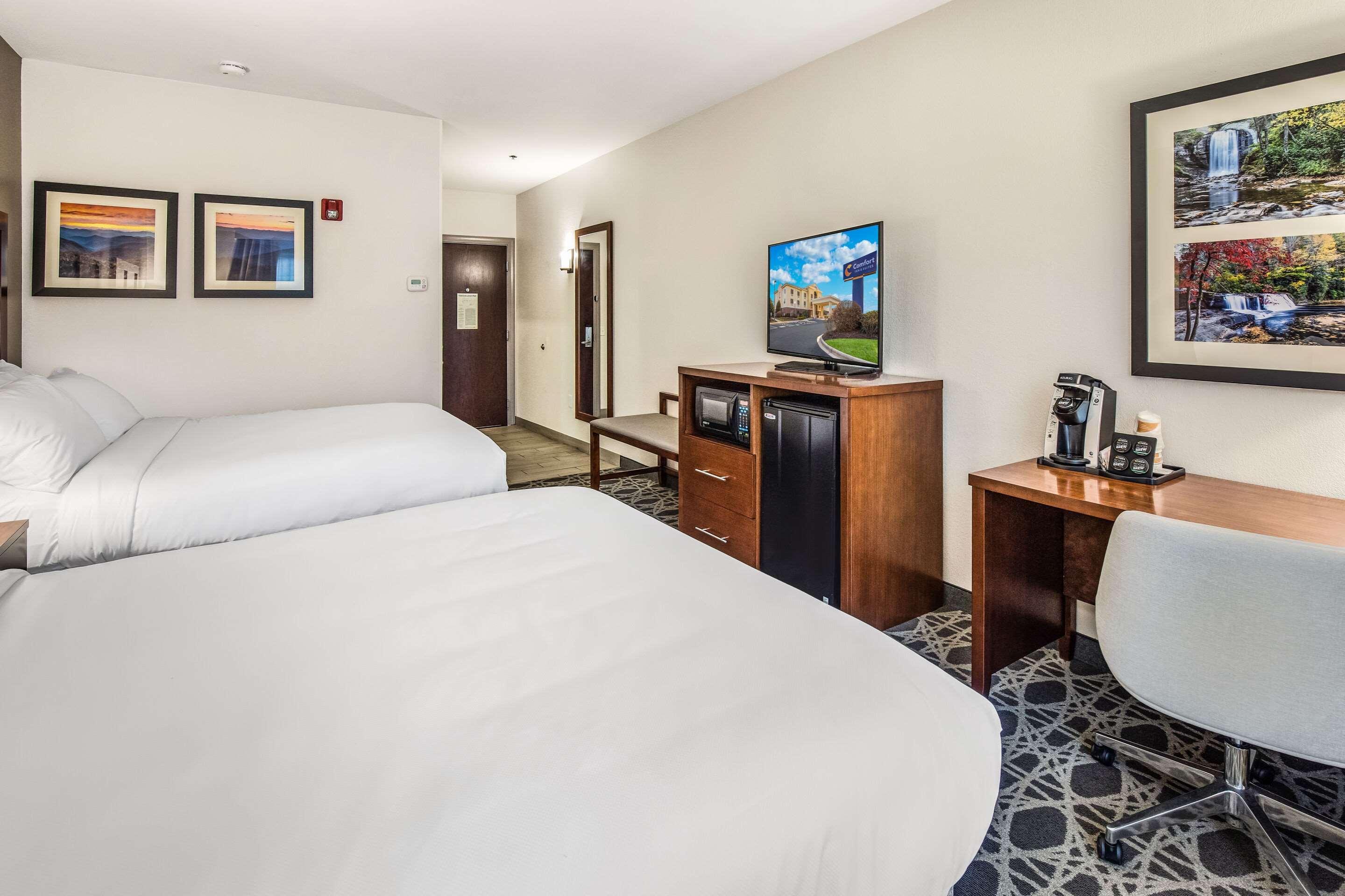 Comfort Inn & Suites Бревард Екстер'єр фото